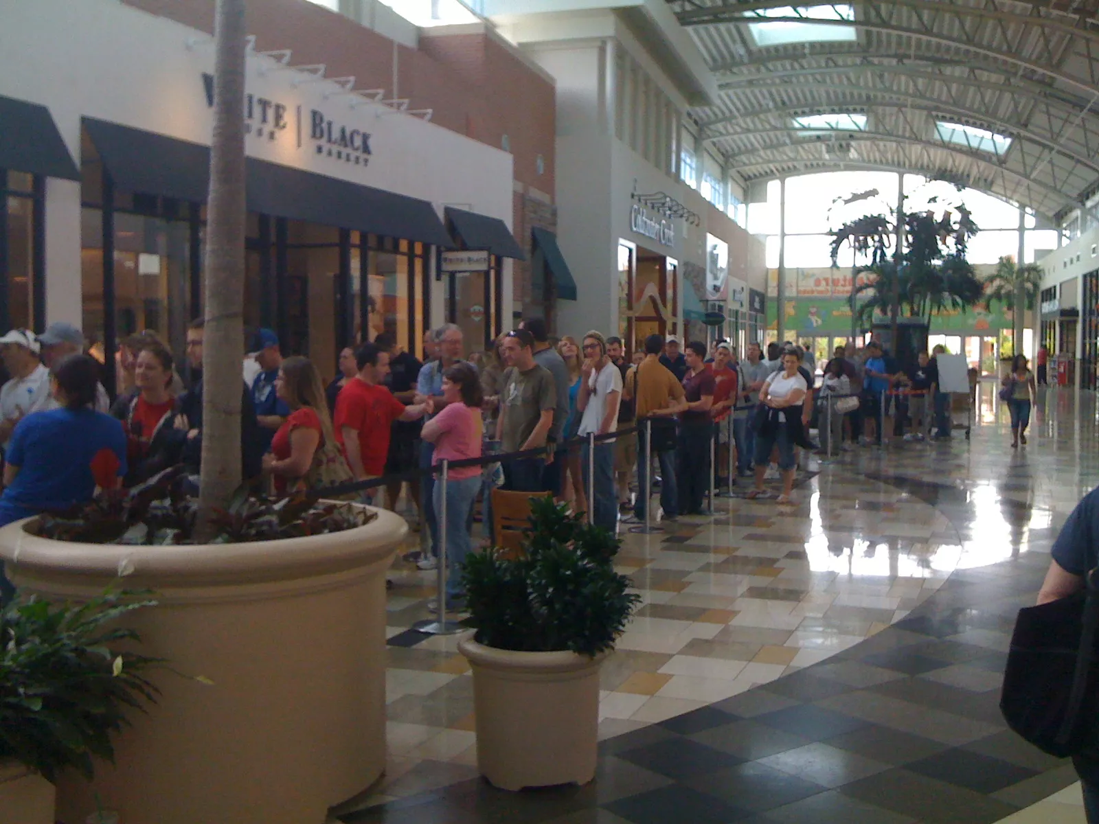 Apple iPad 1 launch line