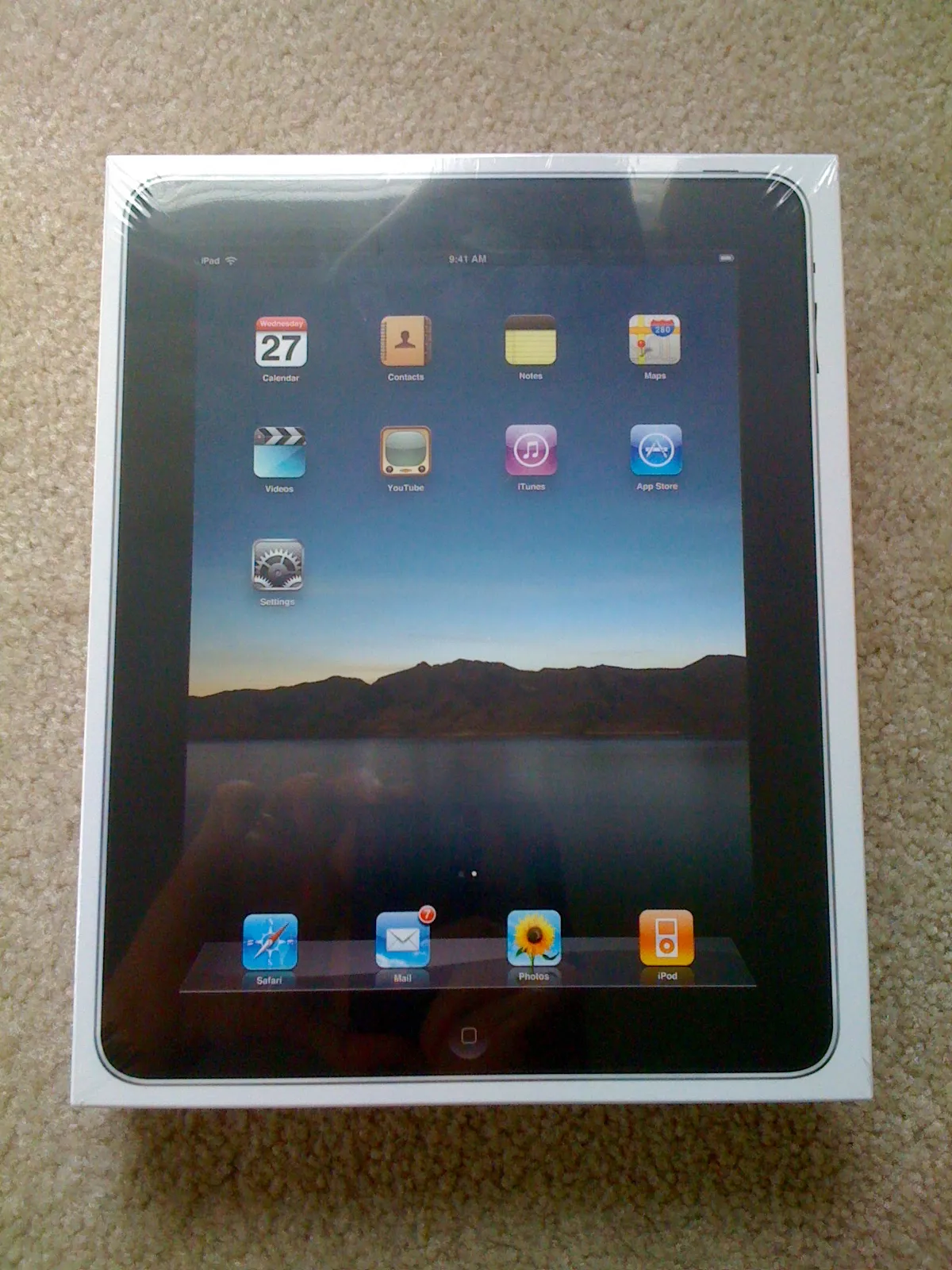 Apple iPad 1 launch - box closed