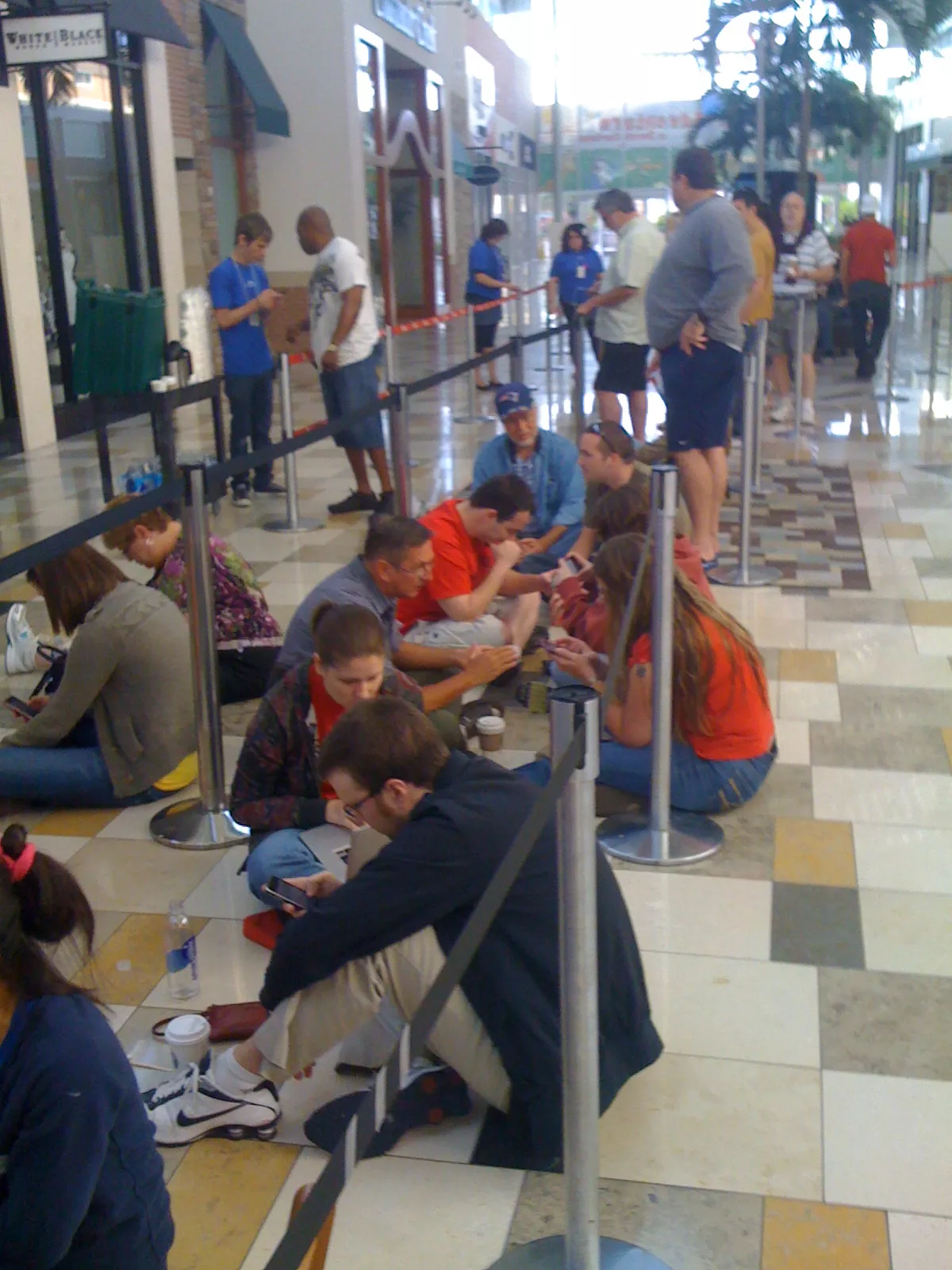 Apple iPad 1 launch line