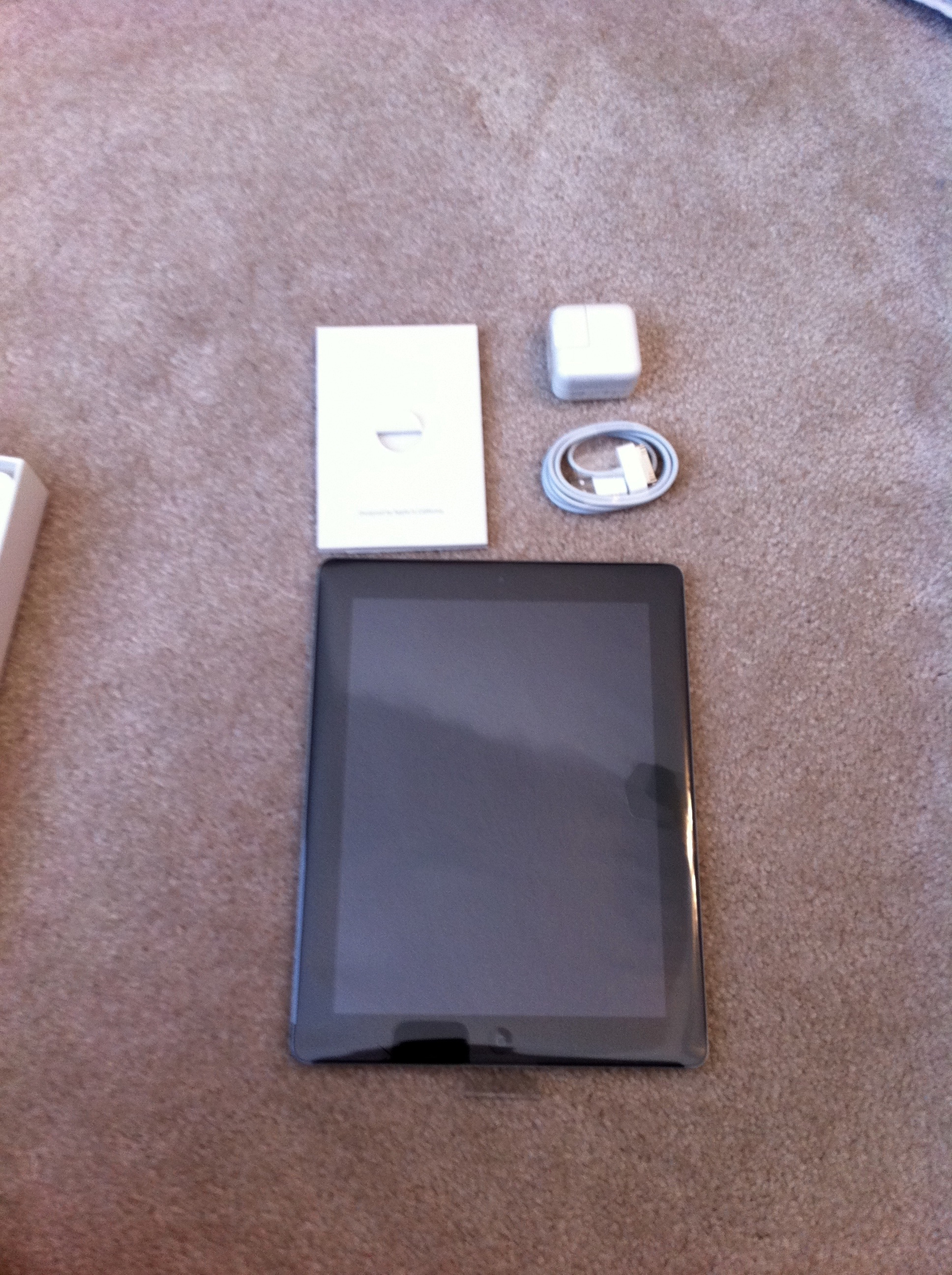 Apple iPad 2 Unboxing Photos - box contents