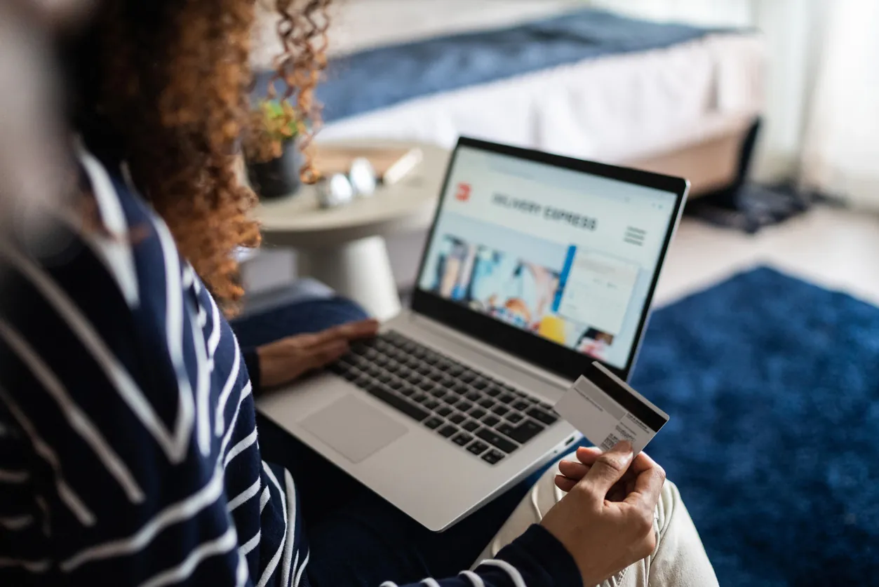 woman online shopping using a laptop chatbots
